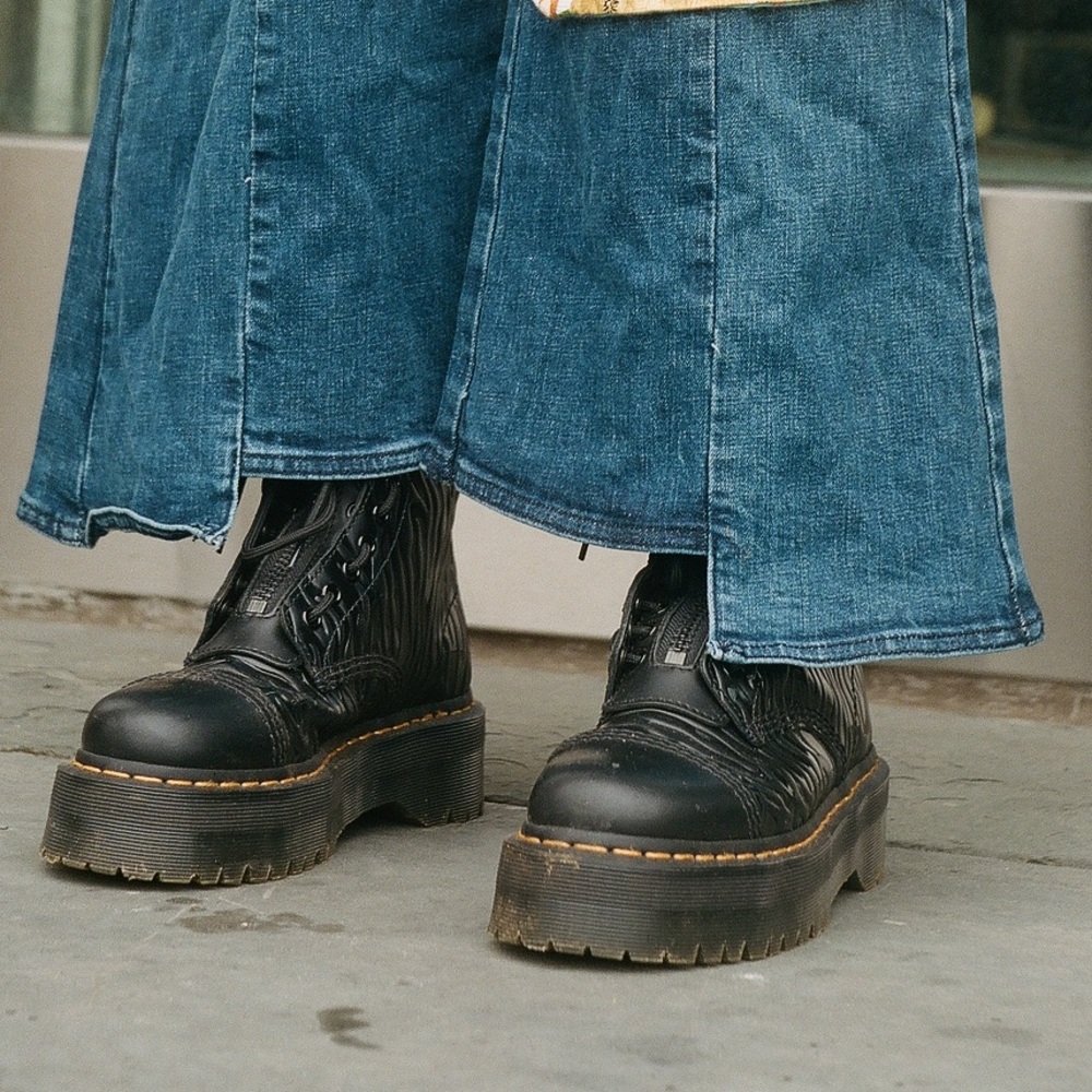 Sinclair Zebra Dr Martens like new